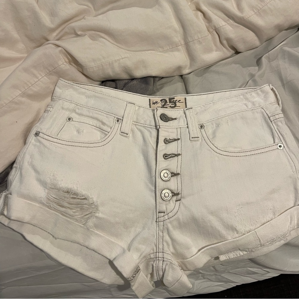 NEVER WORN MID RISE WHITE FREE PEOPLE JEAN SHORTS